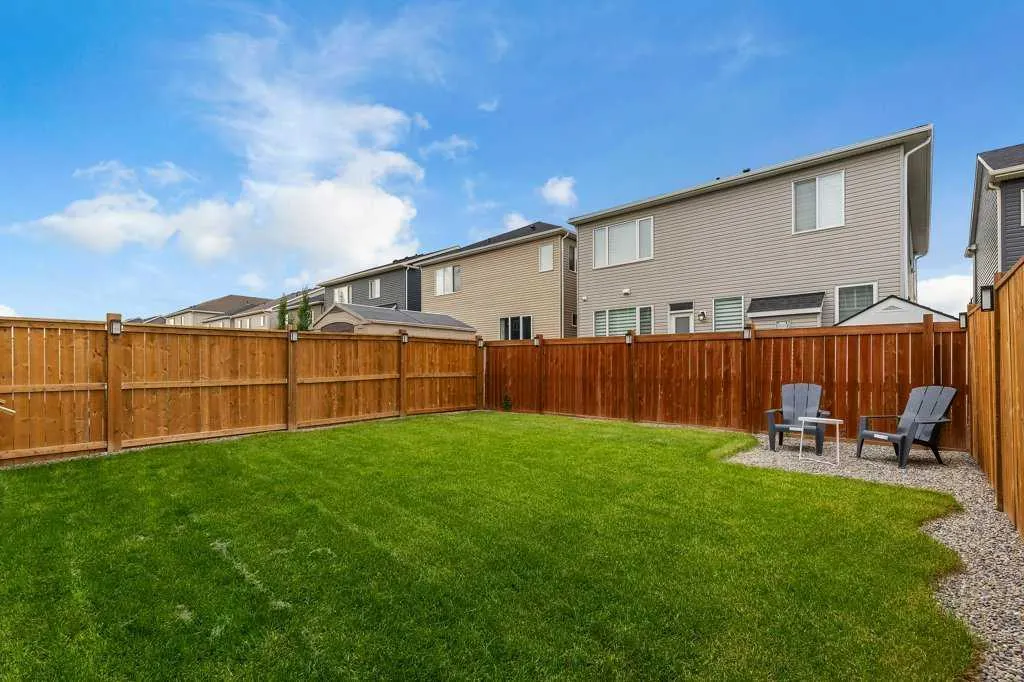 38 Carringsby Way NW
