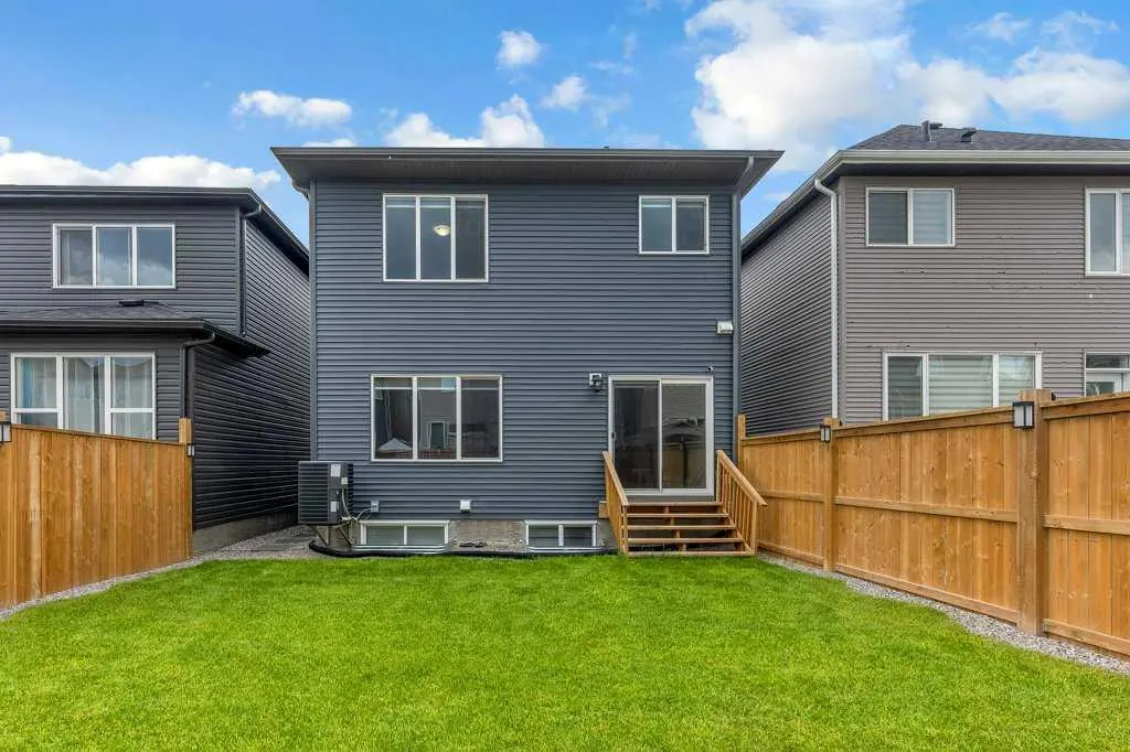 38 Carringsby Way NW