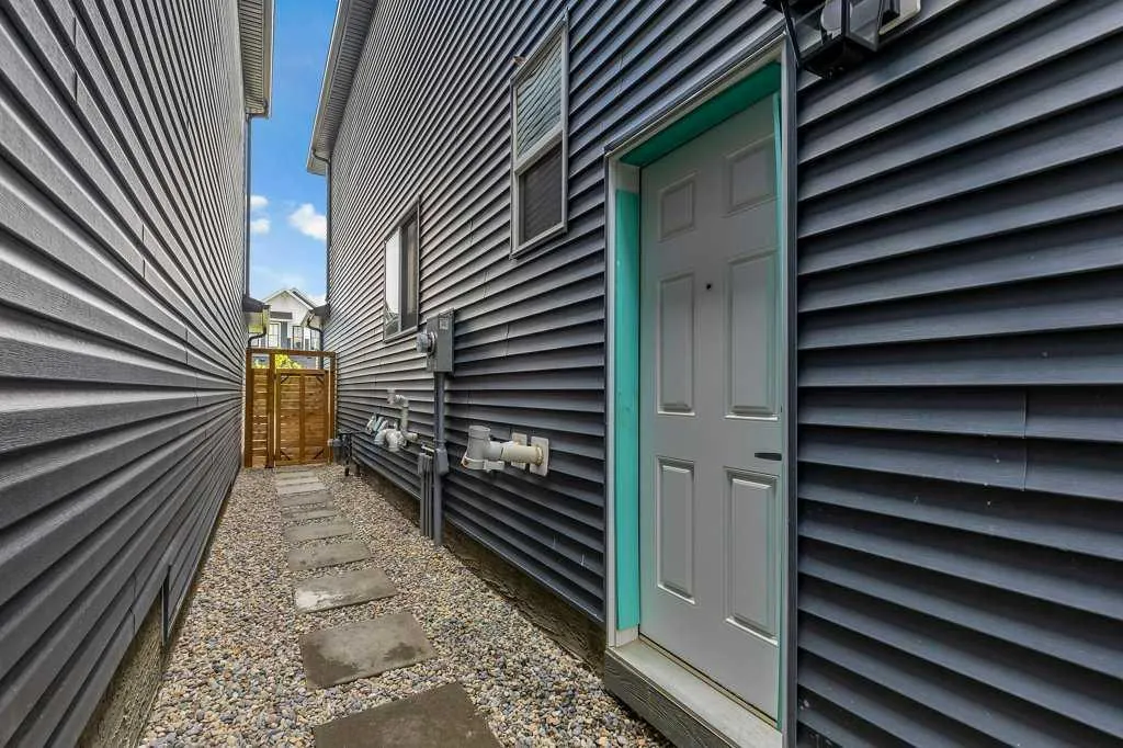 38 Carringsby Way NW