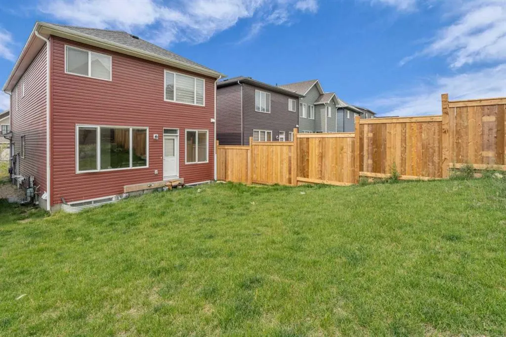 203 Lucas Close NW