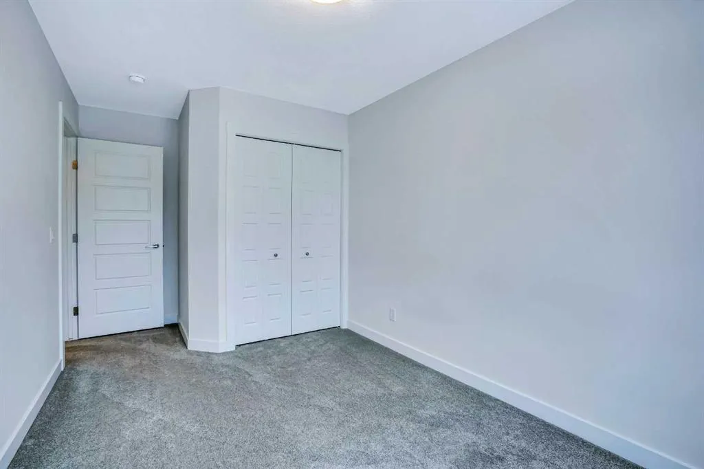 160 Livingston Common NE