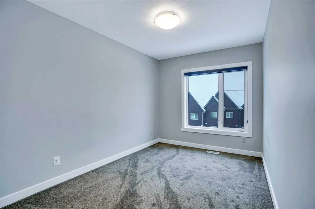160 Livingston Common NE