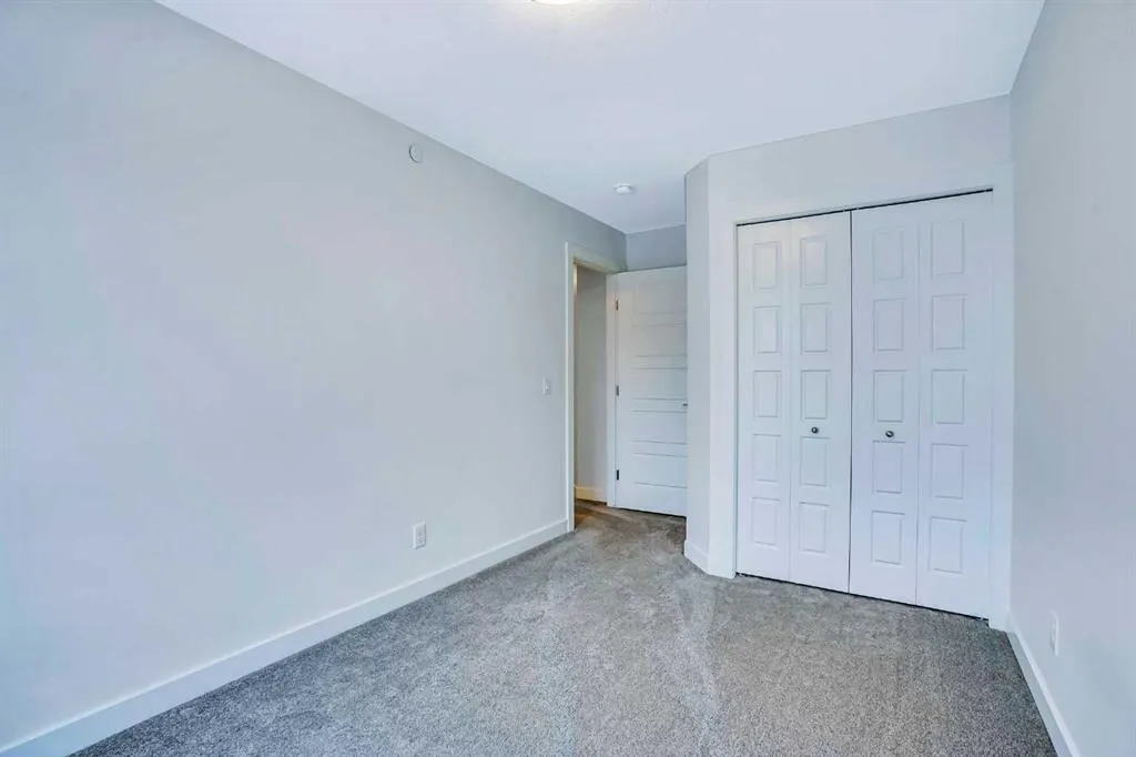 160 Livingston Common NE