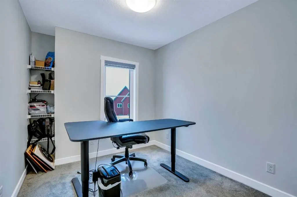 160 Livingston Common NE
