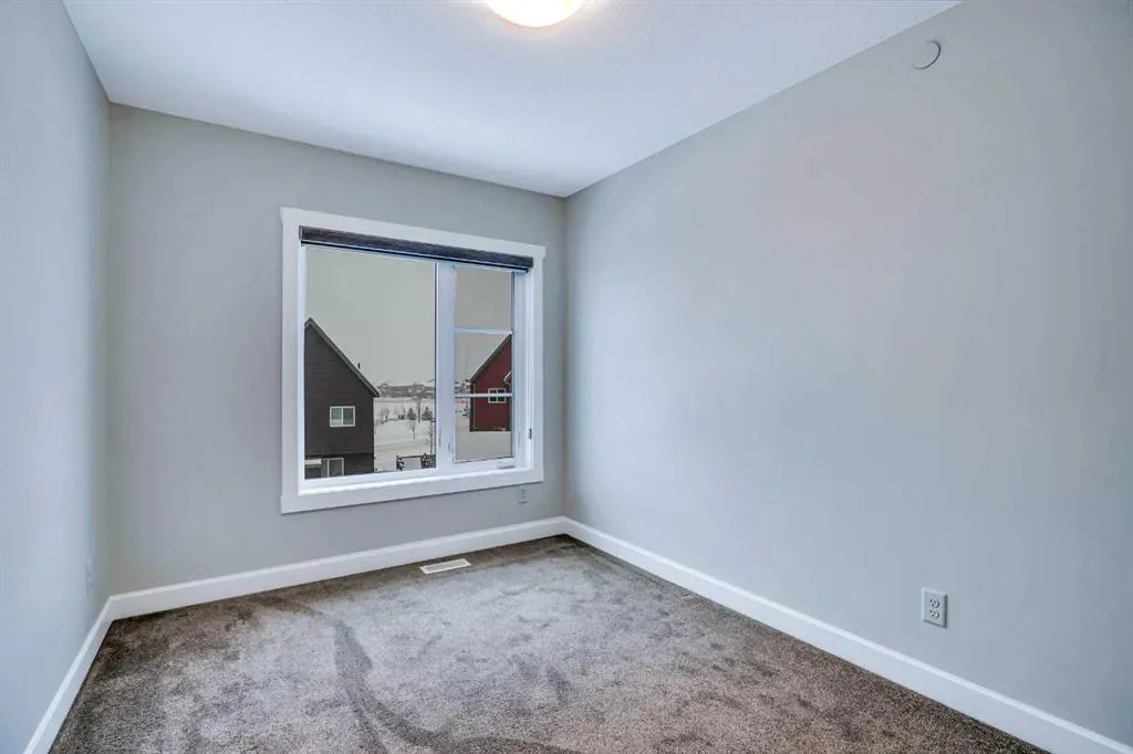 160 Livingston Common NE