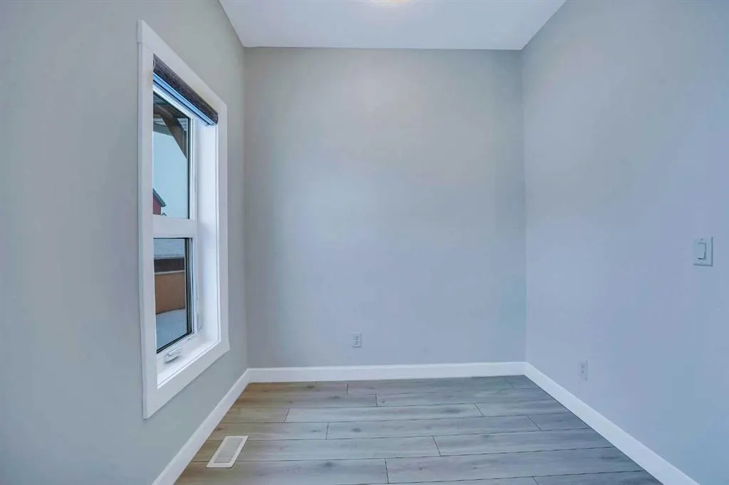 160 Livingston Common NE