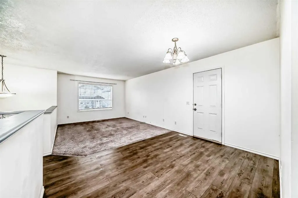 202 Saddlemead Green NE