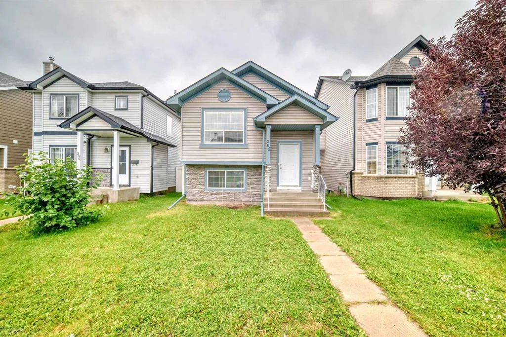 202 Saddlemead Green NE