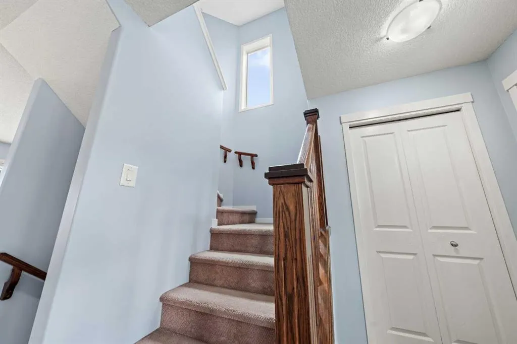186 Cranberry Close SE