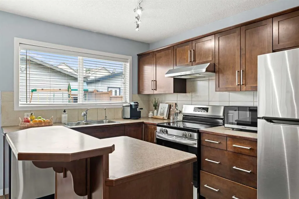 186 Cranberry Close SE