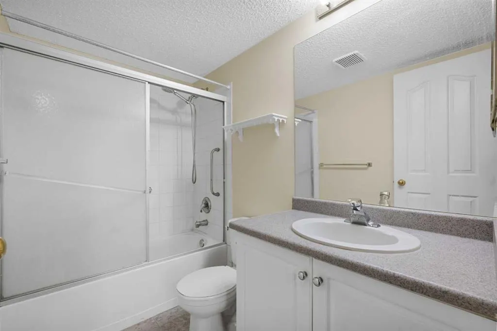 2106 Valleyview Park SE, #106