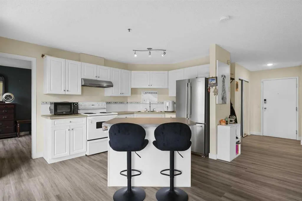 2106 Valleyview Park SE, #106