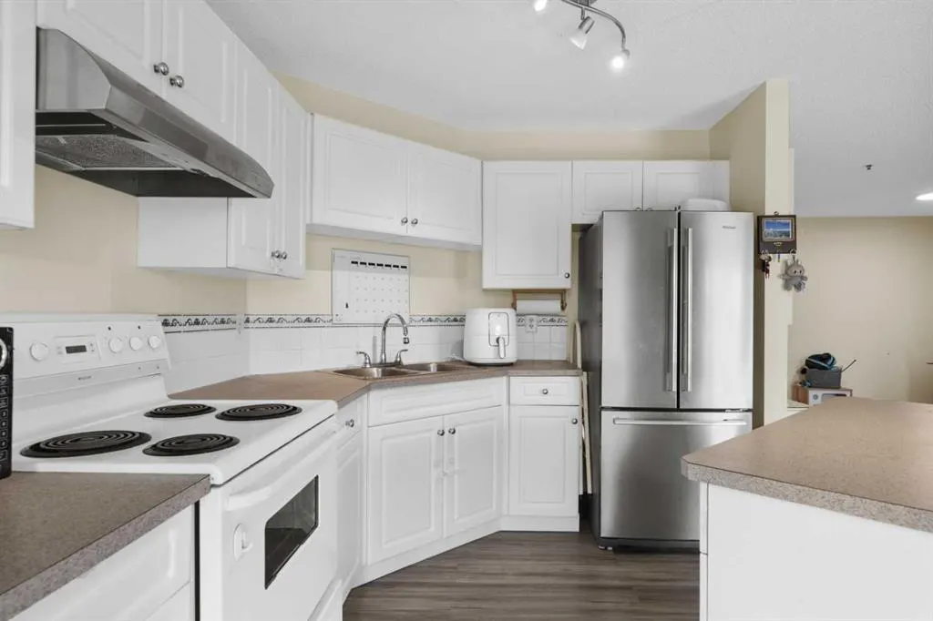 2106 Valleyview Park SE, #106