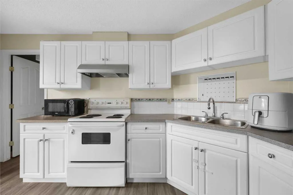 2106 Valleyview Park SE, #106
