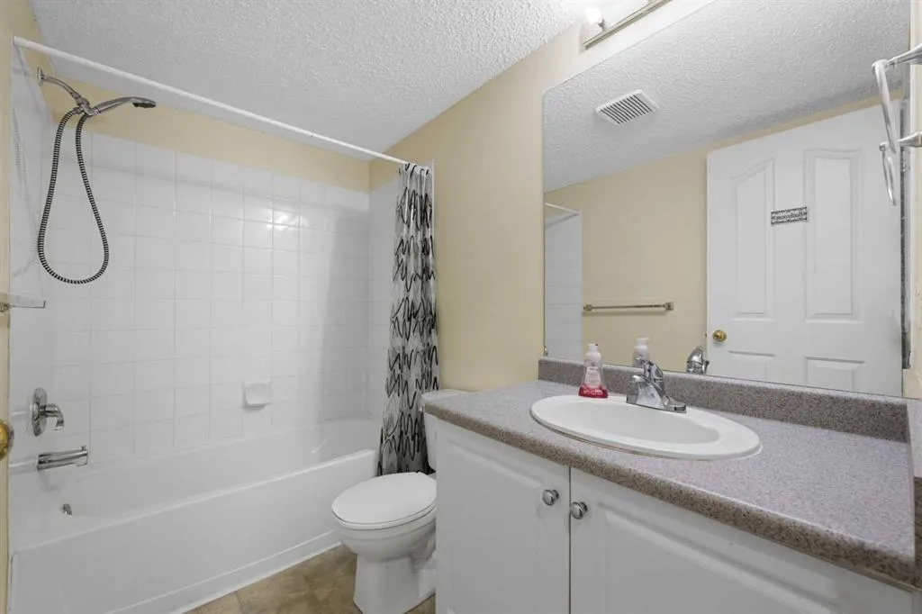 2106 Valleyview Park SE, #106