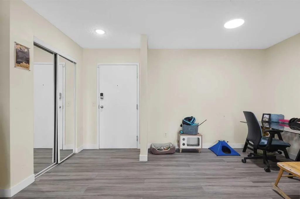 2106 Valleyview Park SE, #106