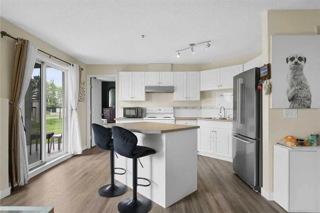 2106 Valleyview Park SE, #106