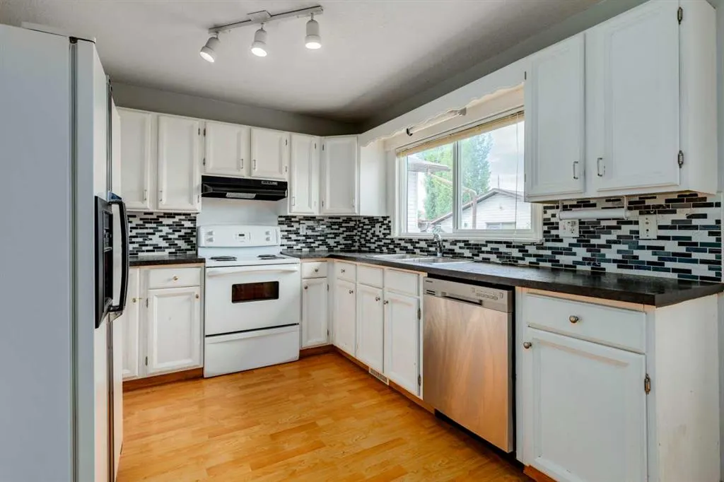 228 Marquis Place SE
