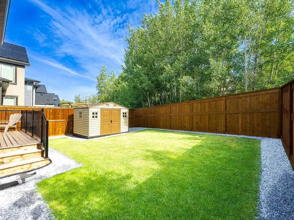 125 Rockyvale Green NW