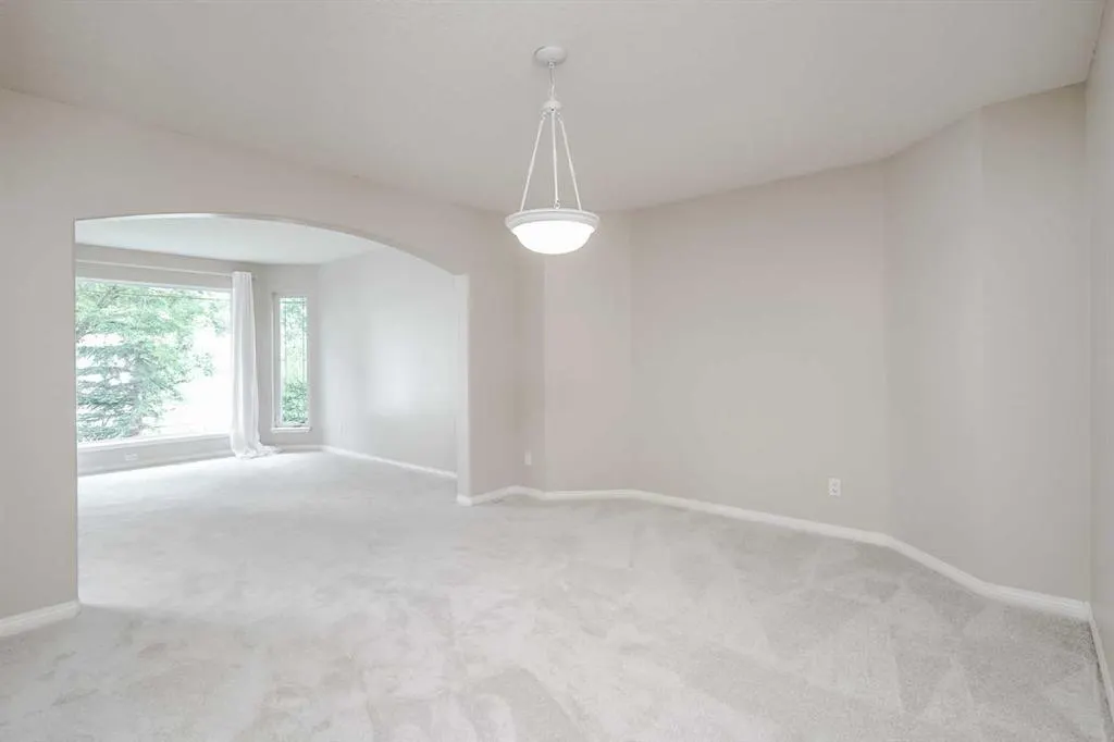 57 Royal Crest Terrace NW