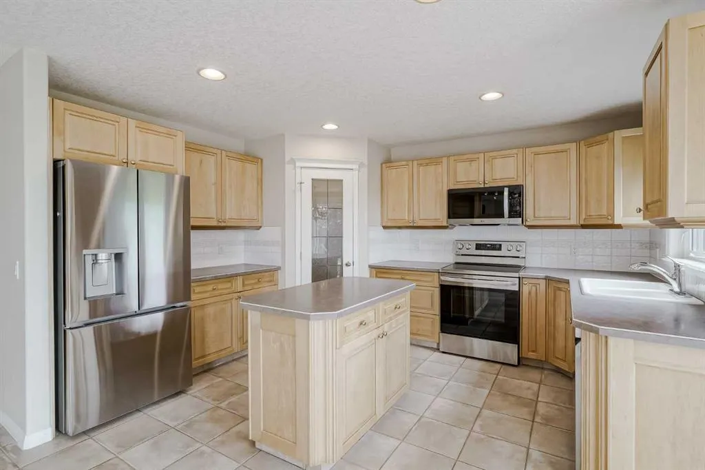 57 Royal Crest Terrace NW