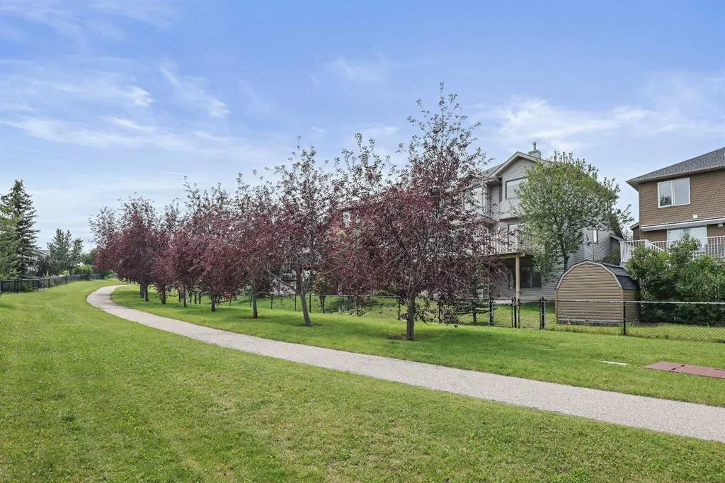 40 Edgebrook View NW