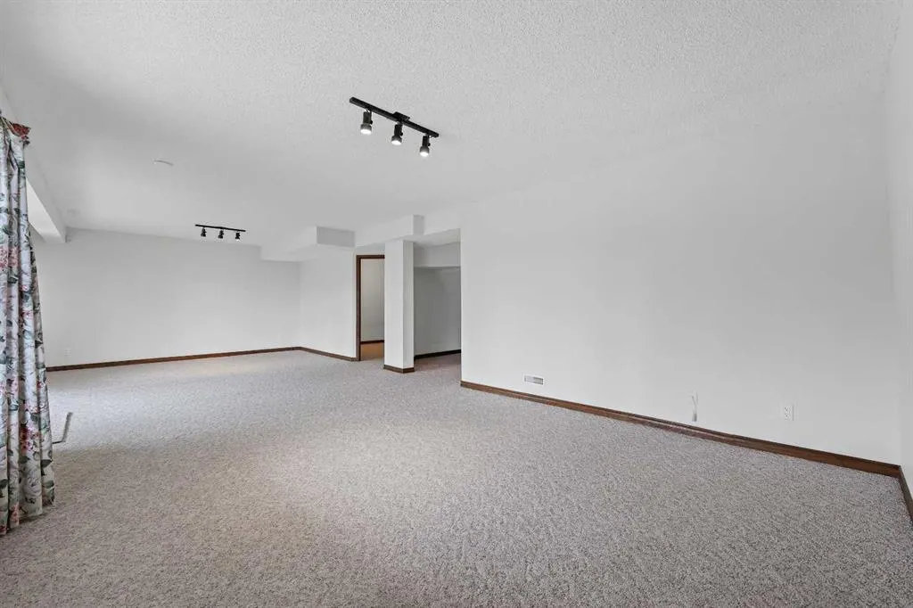 40 Edgebrook View NW