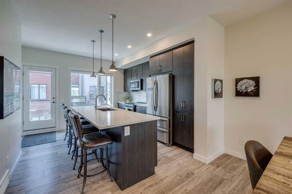 614 Greenbriar Common NW