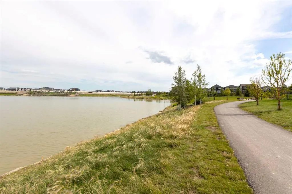 1387 Bayview Crescent SW