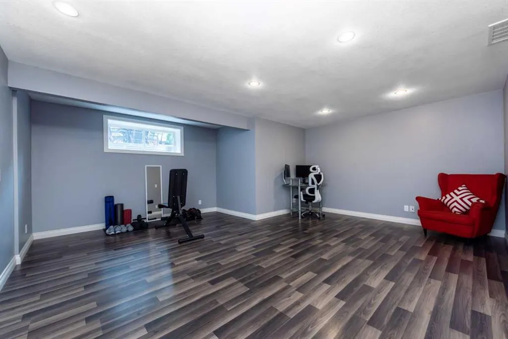 470 Mahogany Terrace SE