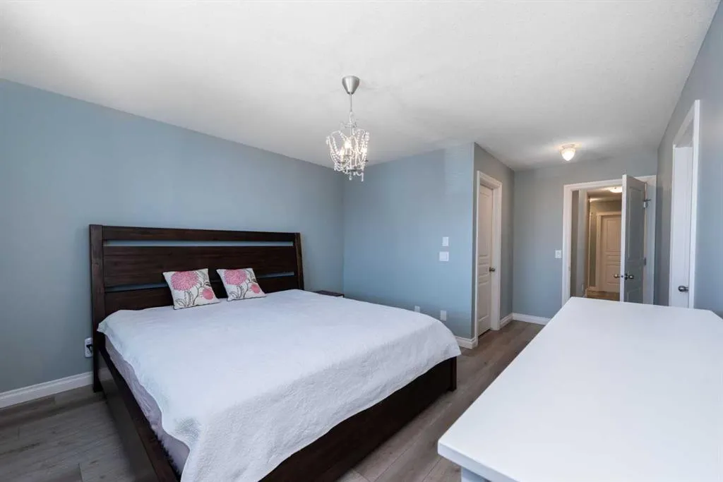 470 Mahogany Terrace SE
