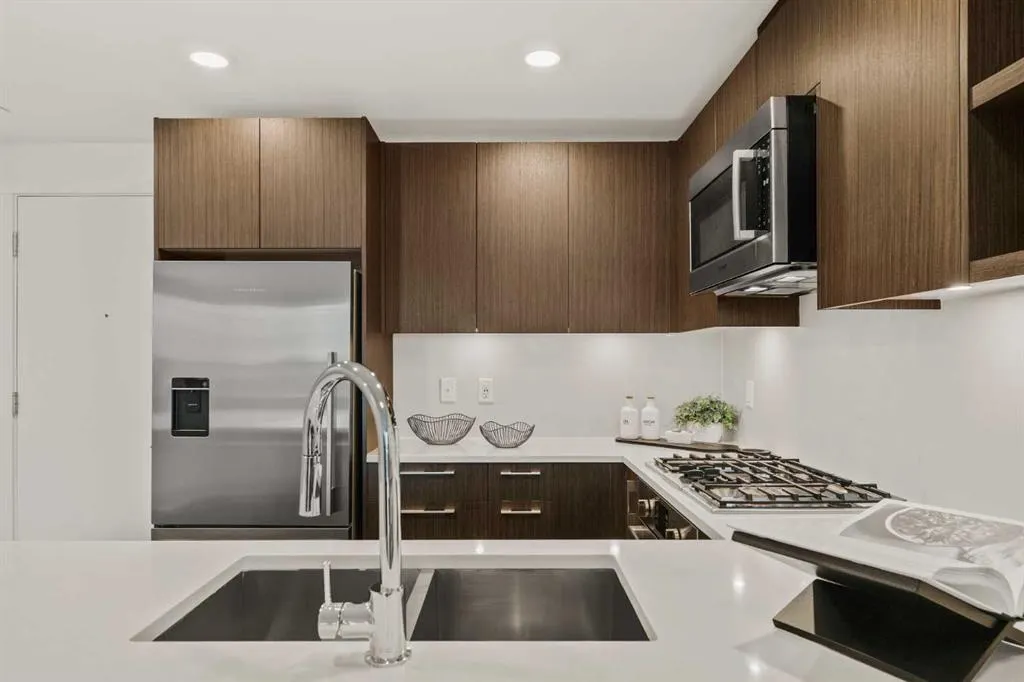 88 9 Street NE, #325