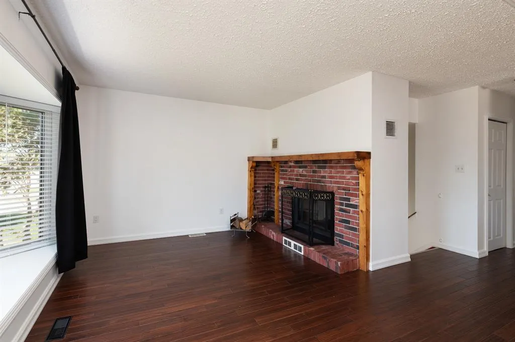 128 Ermine Crescent