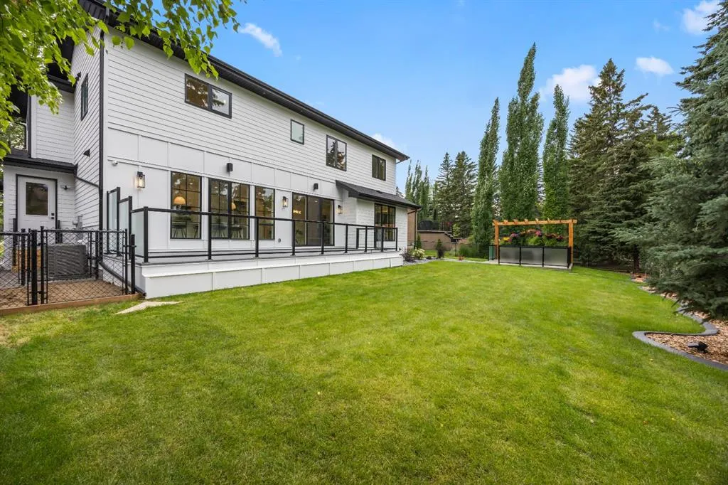 12 Vardana Place NW