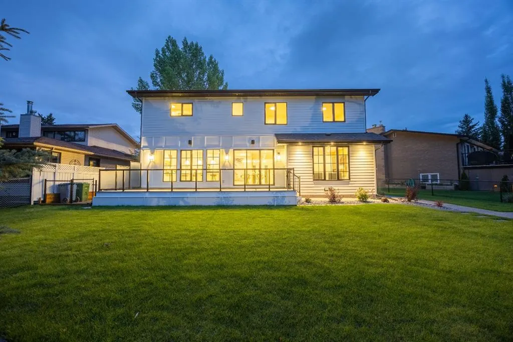 12 Vardana Place NW