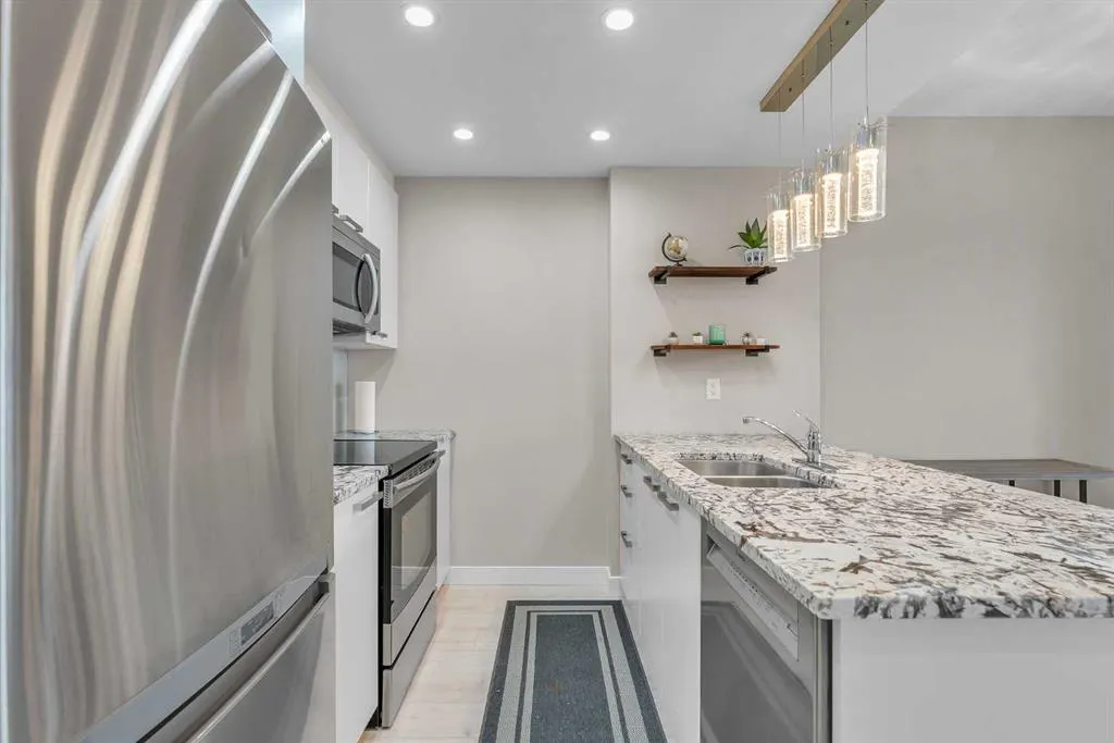225 11 Avenue SE, #2008