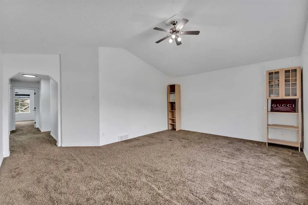 135 West Lakeview Passage