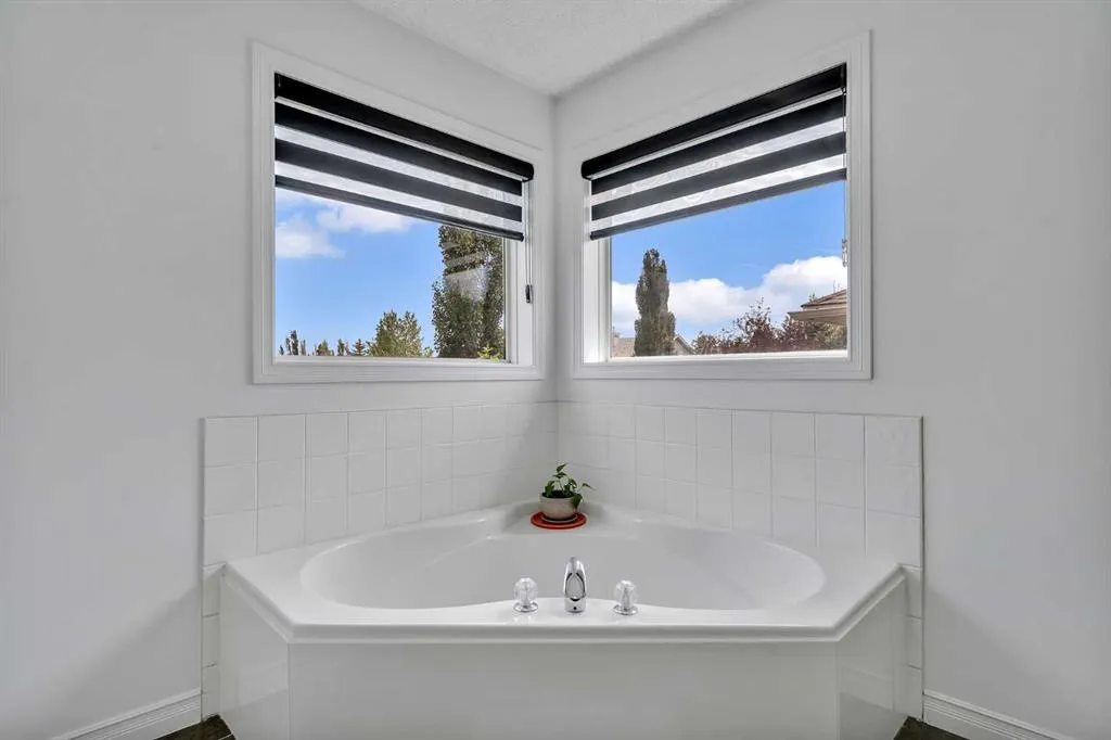 135 West Lakeview Passage