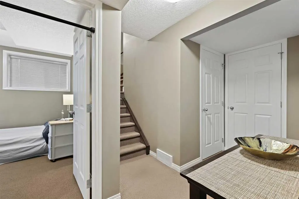 194 Everglen Crescent SW