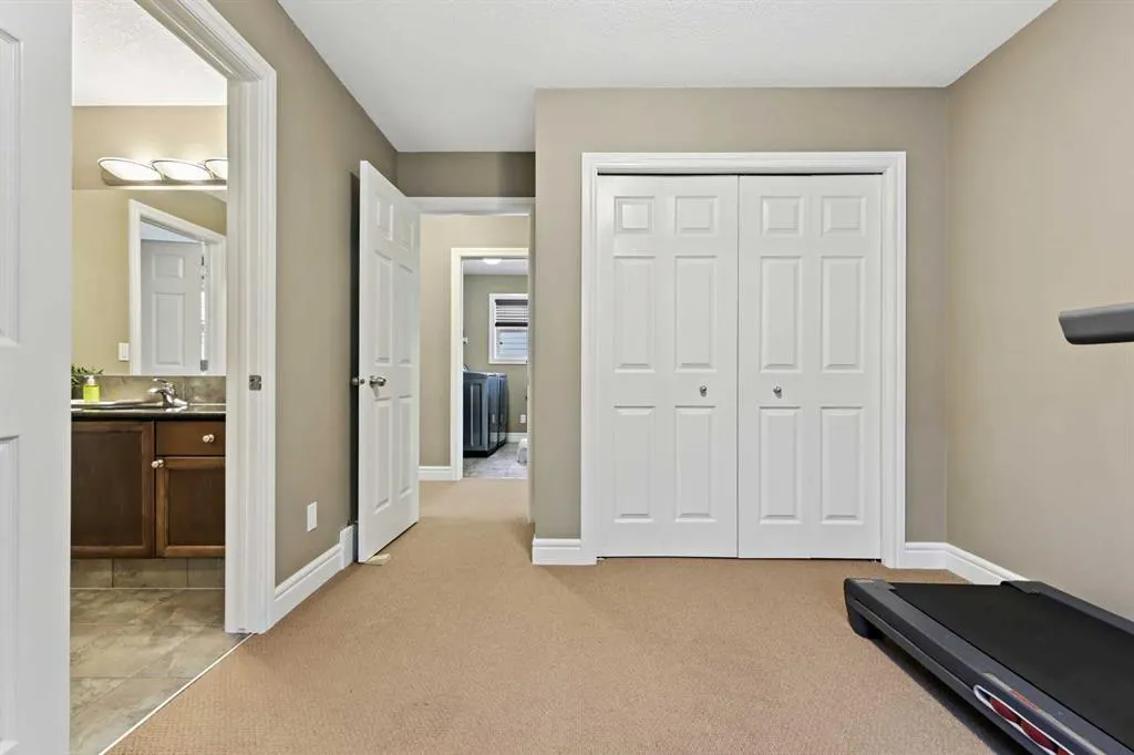 194 Everglen Crescent SW