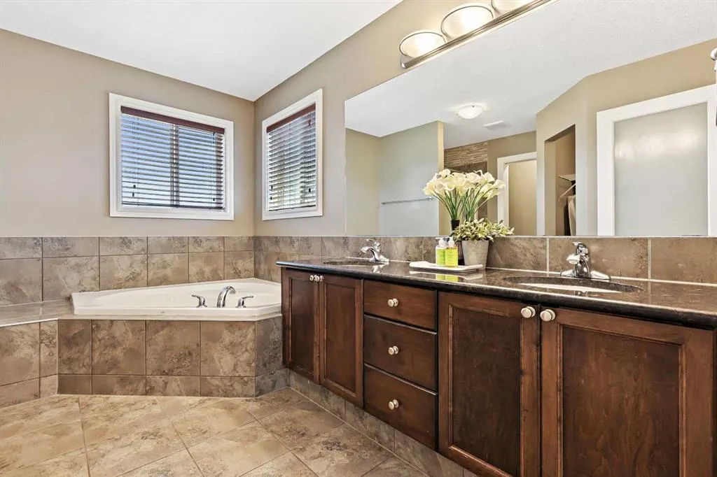 194 Everglen Crescent SW
