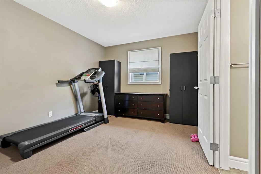 194 Everglen Crescent SW