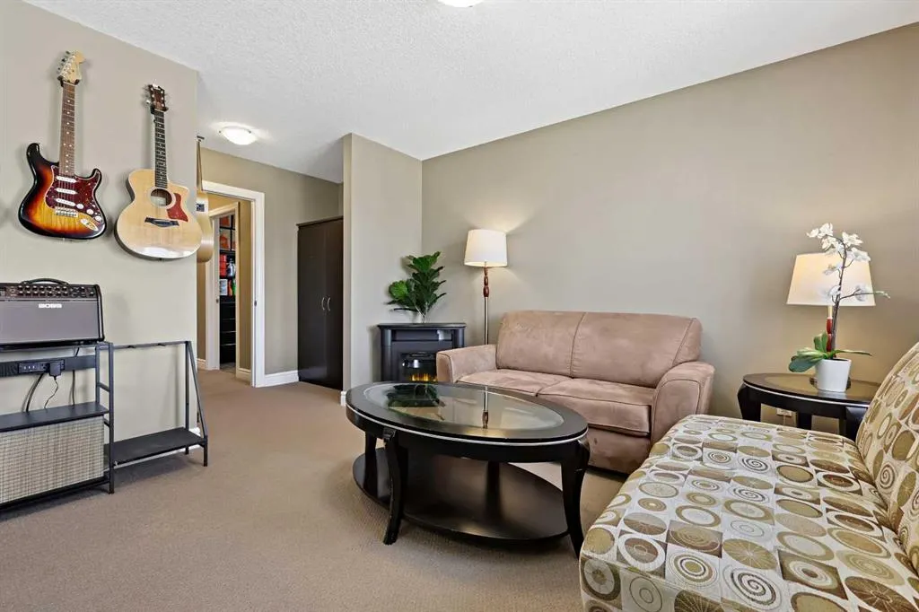 194 Everglen Crescent SW
