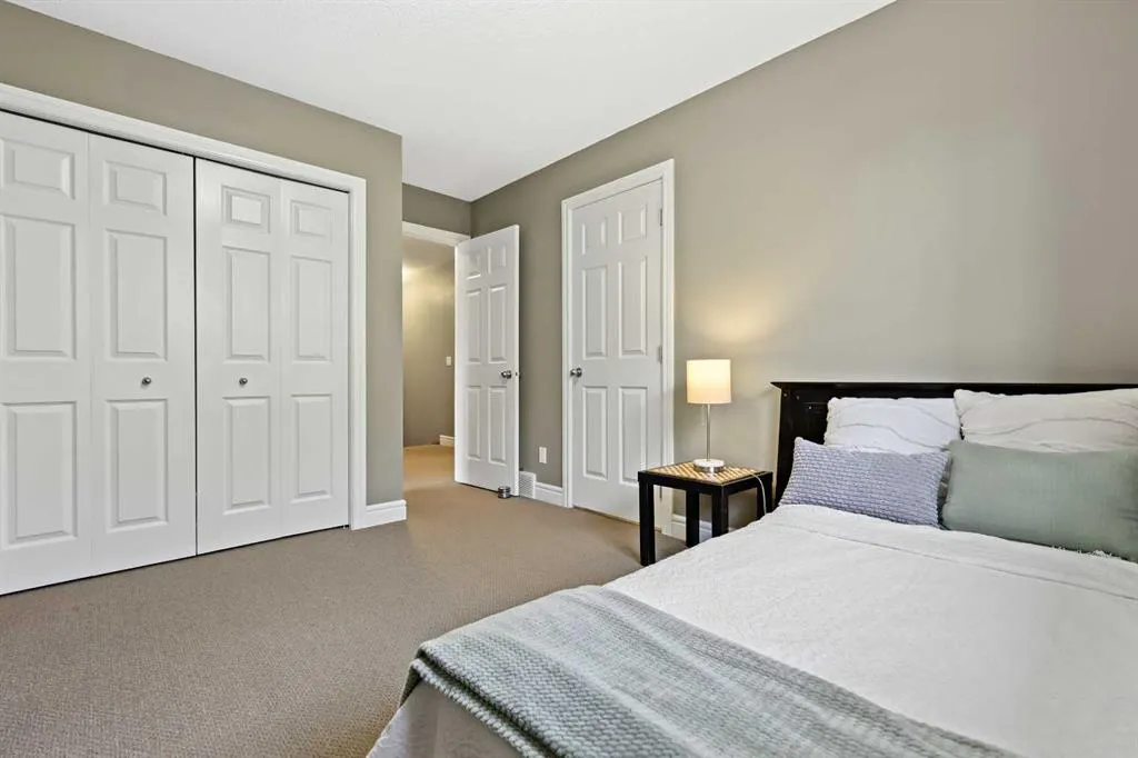194 Everglen Crescent SW