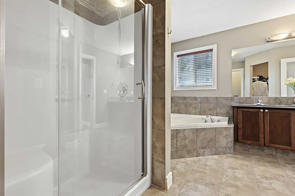 194 Everglen Crescent SW