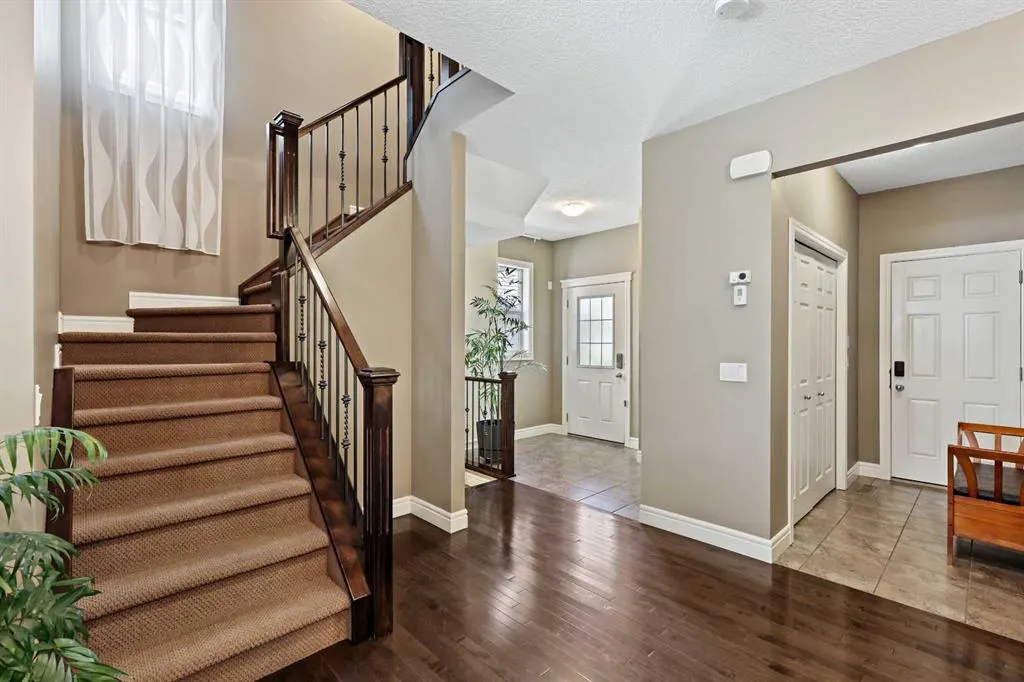 194 Everglen Crescent SW