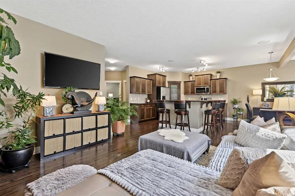 194 Everglen Crescent SW
