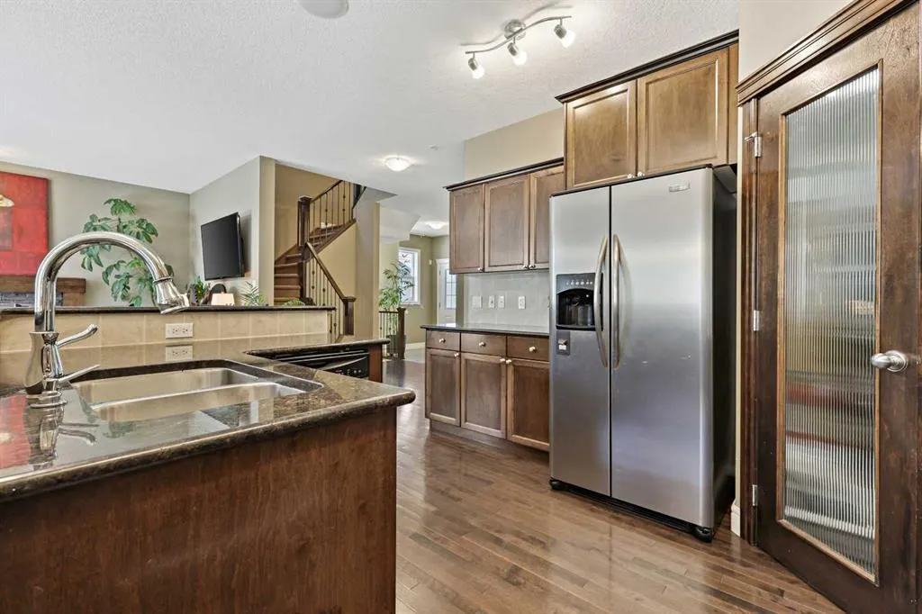 194 Everglen Crescent SW