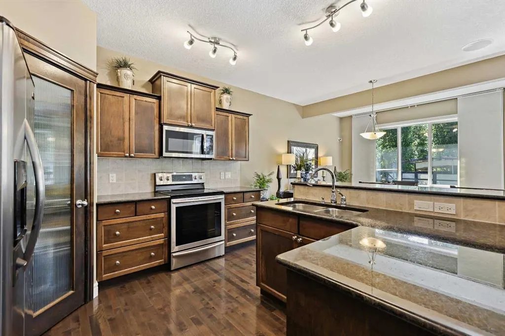 194 Everglen Crescent SW