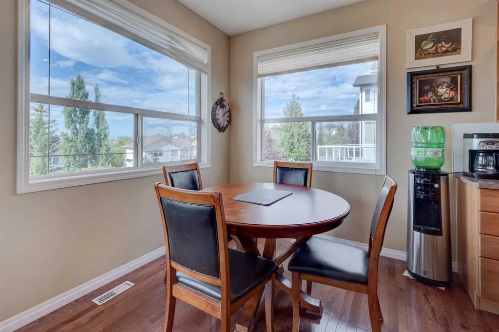 49 Arbour Crest Heights NW